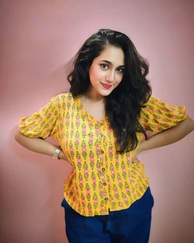 Independent Airhostess Escort in Mumbai – Face-to-Face Meet with Gorgeous Indian Beauty